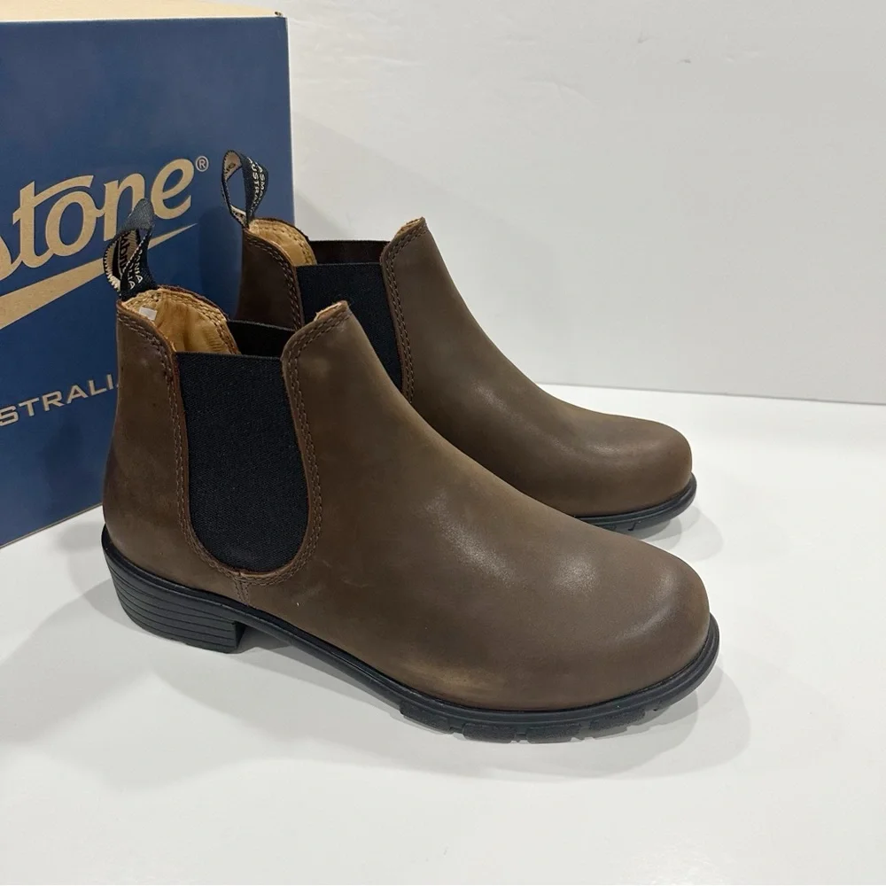 Blundstone 1970 Antique Brown Women’s Leather Chelsea Ankle Boots